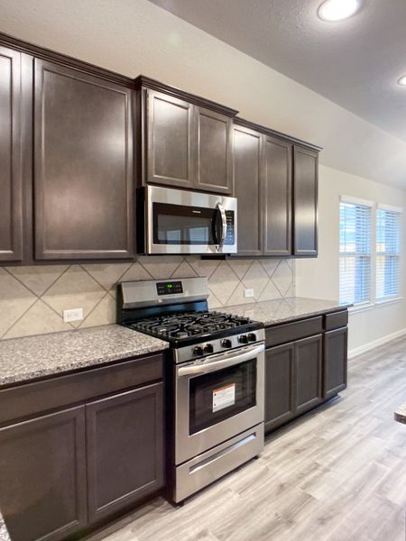 Representative furnished interior of a home built from the Floor Plan 1816 by Colina Homes in Grand Magnolia, Magnolia (Image 7). Representative furnished interior of a home built from the Floor Plan 1816 by Colina Homes in Grand Magnolia, Magnolia (Image 7).