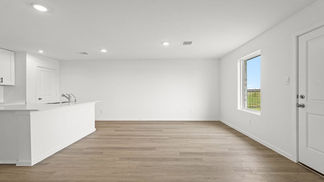 Spacious, unfurnished interior of a new home in Sunterra, Katy (Image 19).