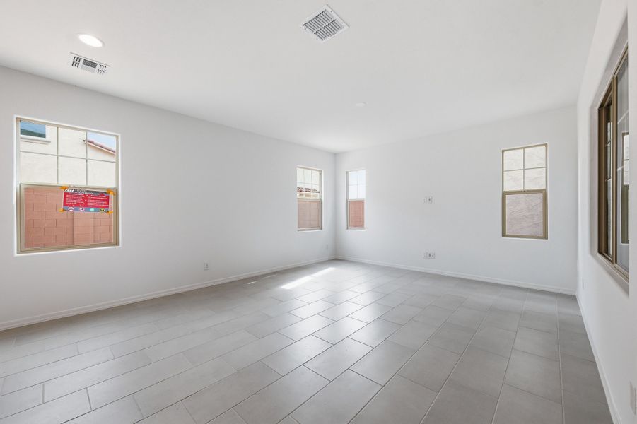 Spacious, unfurnished interior of a new home in Hawes Crossing, Mesa (Image 13).