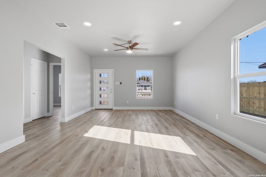 Spacious, unfurnished interior of a new home in , San Antonio (Image 23).