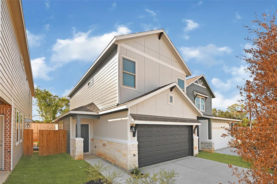 Exterior details and patio area of a home in Aldine Pines, Houston (Image 2).