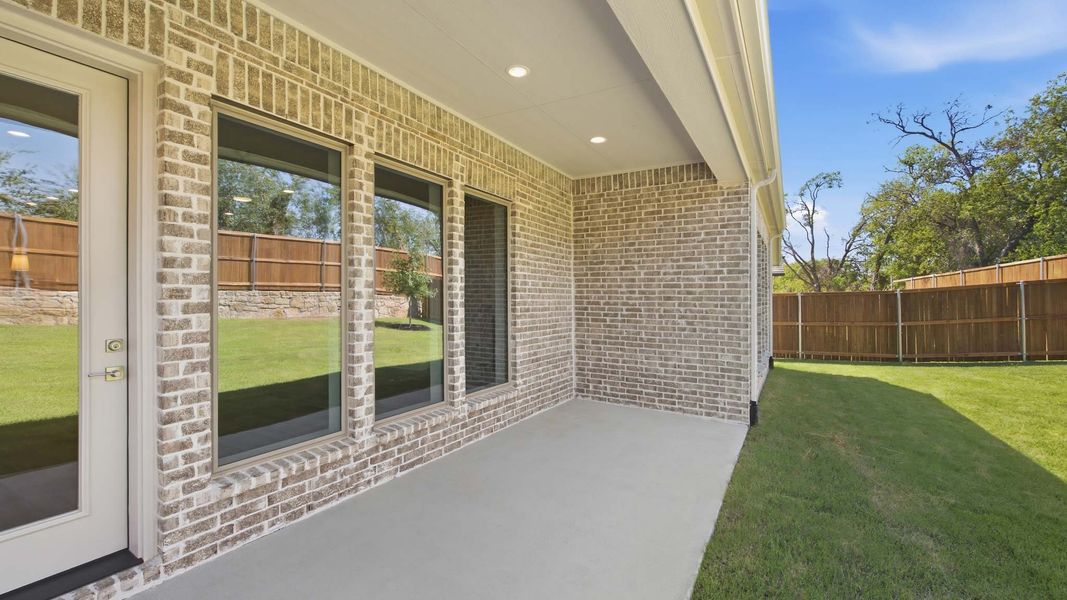 Exterior details and patio area of a home in Eliana, McKinney (Image 4).