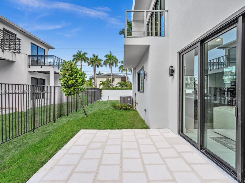 Exterior details and patio area of a home in , Dania Beach (Image 37).