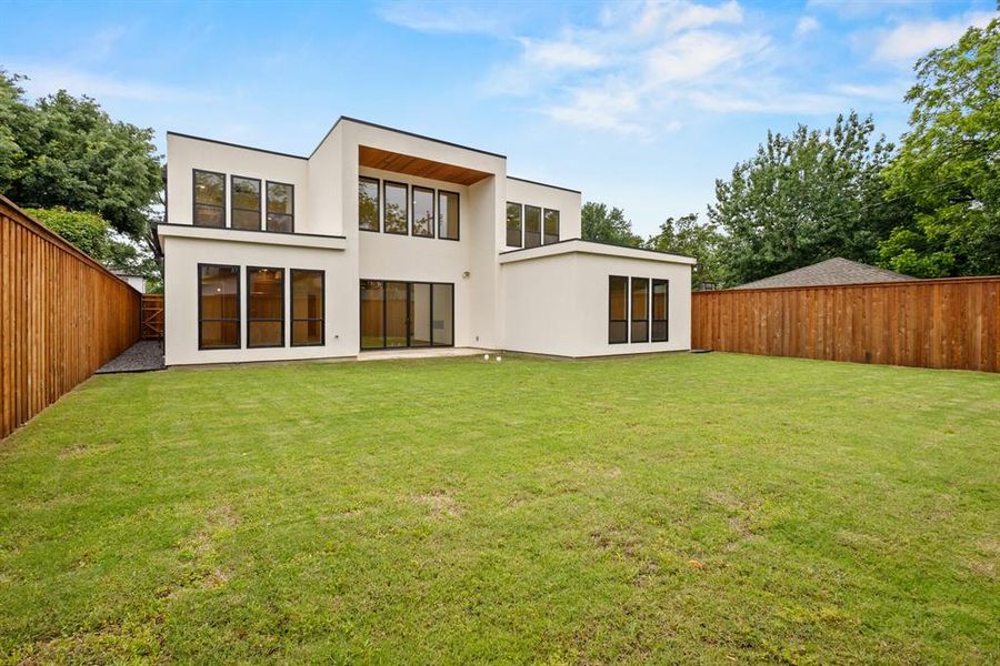 Exterior details and patio area of a home in , Dallas (Image 23).