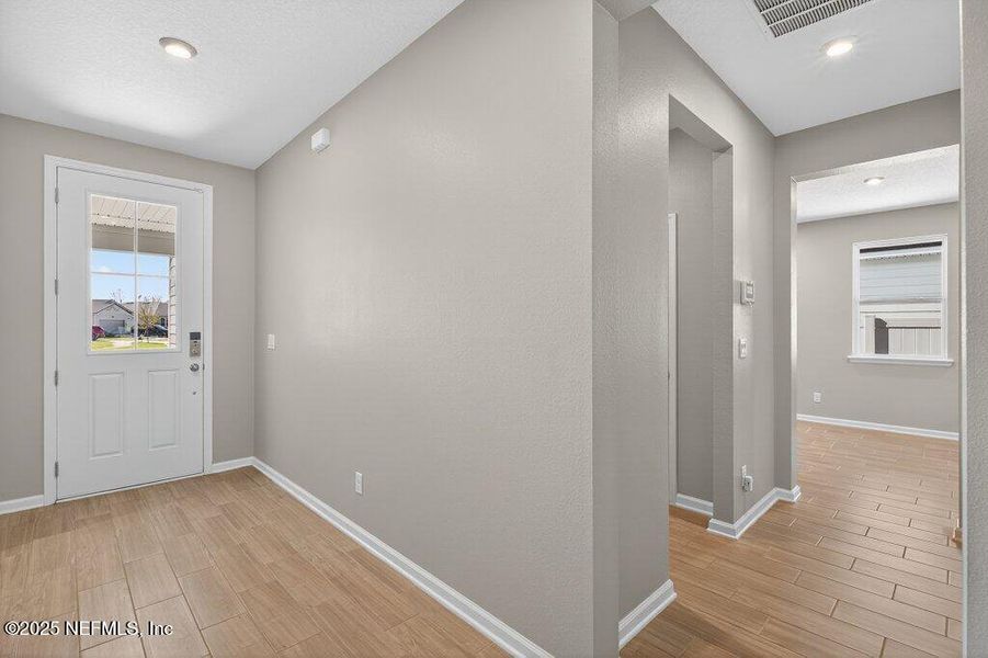 Spacious, unfurnished interior of a new home in Sandridge Hills, Green Cove Springs (Image 22).