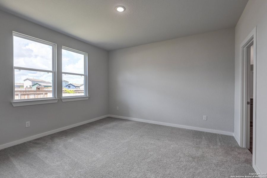 Spacious, unfurnished interior of a new home in Cinco Lakes, San Antonio (Image 17).