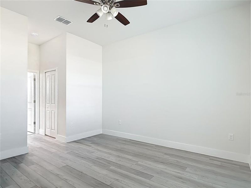 Spacious, unfurnished interior of a new home in , Port Charlotte (Image 16).