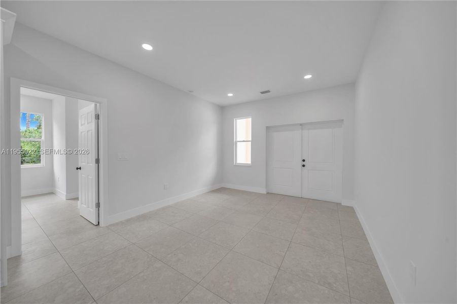 Spacious, unfurnished interior of a new home in , Lehigh Acres (Image 34).