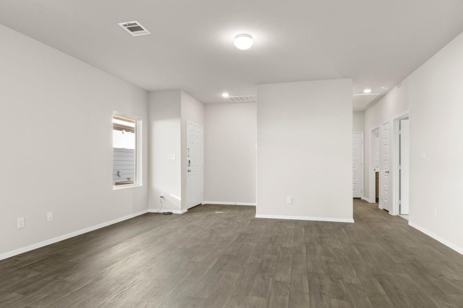 Spacious, unfurnished interior of a new home in Harvest Ridge, Elgin (Image 26).