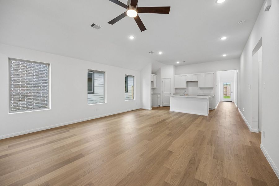 Spacious, unfurnished interior of a new home in Riviera Pines, Huffman (Image 20).