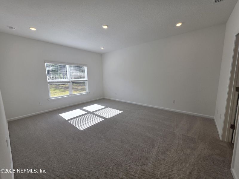 Spacious, unfurnished interior of a new home in Hyland Trail, Green Cove Springs (Image 50).