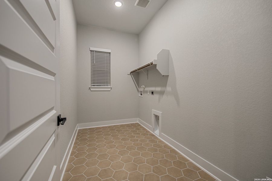 Spacious, unfurnished interior of a new home in The Reserve at Potranco Oaks, Castroville (Image 24).