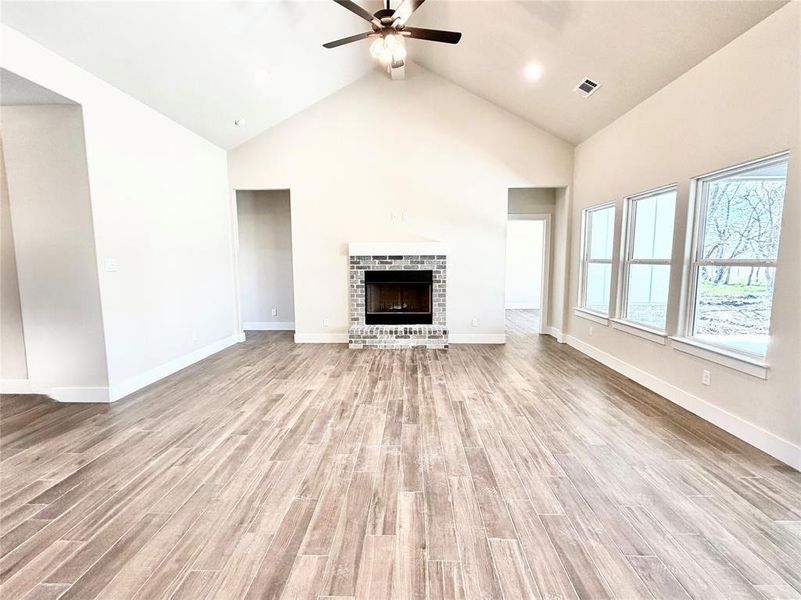Spacious, unfurnished interior of a new home in , Weatherford (Image 23).