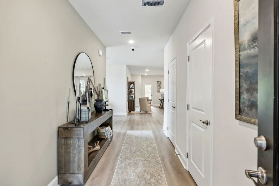 Foyer | For representation purposes only. Options and layout may vary by community and home plan. Foyer | For representation purposes only. Options and layout may vary by community and home plan.