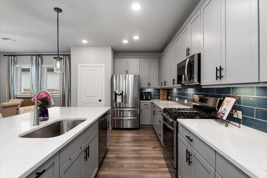 Furnished interior view inside a new home in The Grand Prairie 40’, Hockley (Image 9).