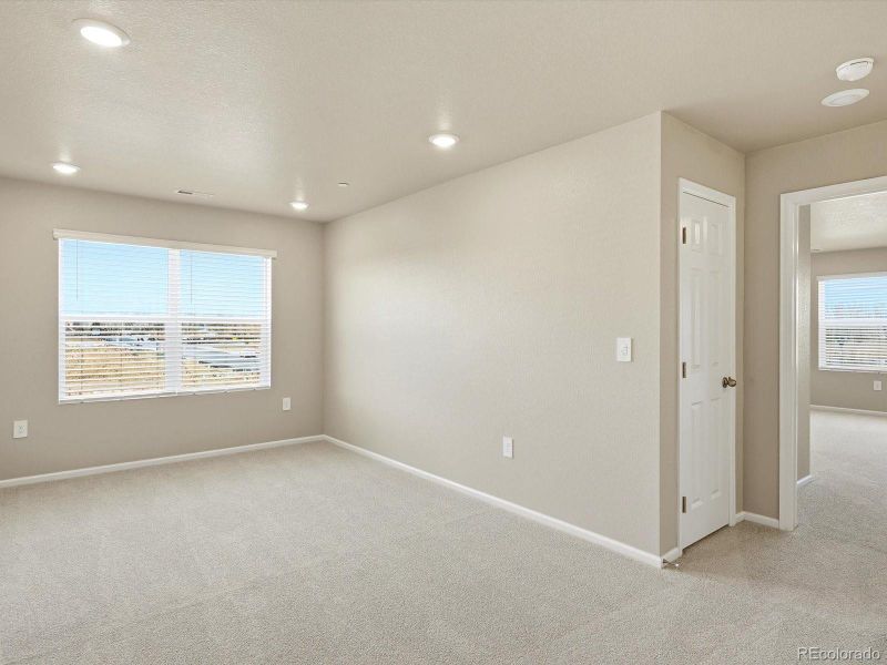 Spacious, unfurnished interior of a new home in , Aurora (Image 18).