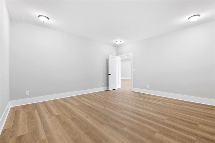 Spacious, unfurnished interior of a new home in , Brookhaven (Image 37).
