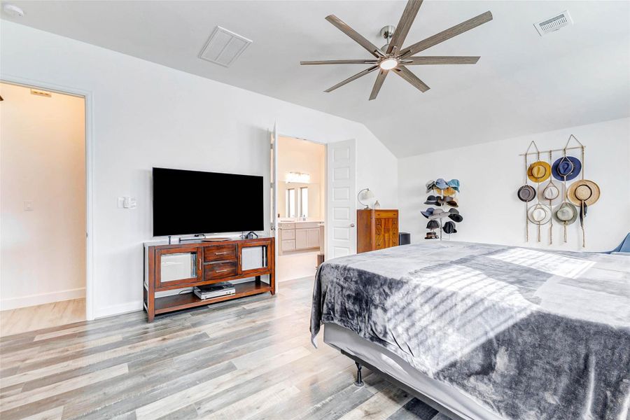 Furnished interior view inside a new home in Cross Creek West 55', Fulshear (Image 40).