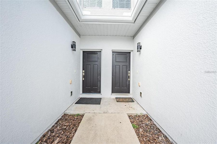 Exterior details and patio area of a home in , Kissimmee (Image 2).