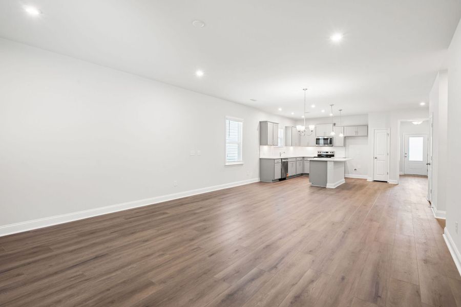 Spacious, unfurnished interior of a new home in Waterways, Richmond Hill (Image 36).