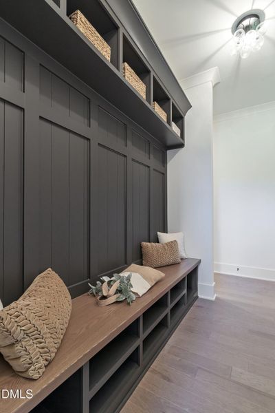 300_MEADOW_WALK_DR_INTERIOR_30
