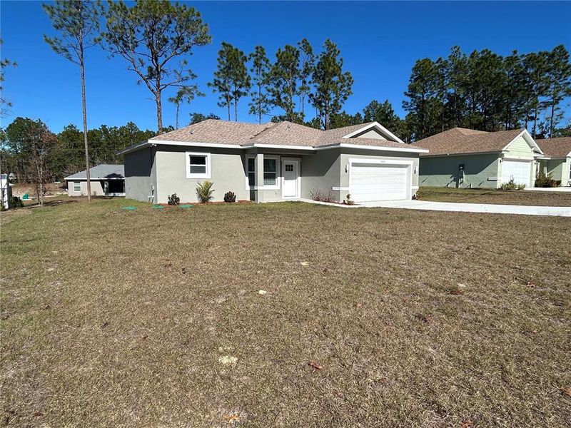 Exterior details and patio area of a home in , Citrus Springs (Image 15).