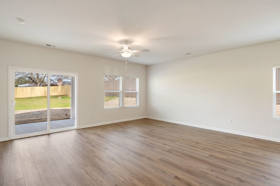 Spacious, unfurnished interior of a new home in Dove Hollow, Chesnee (Image 19).