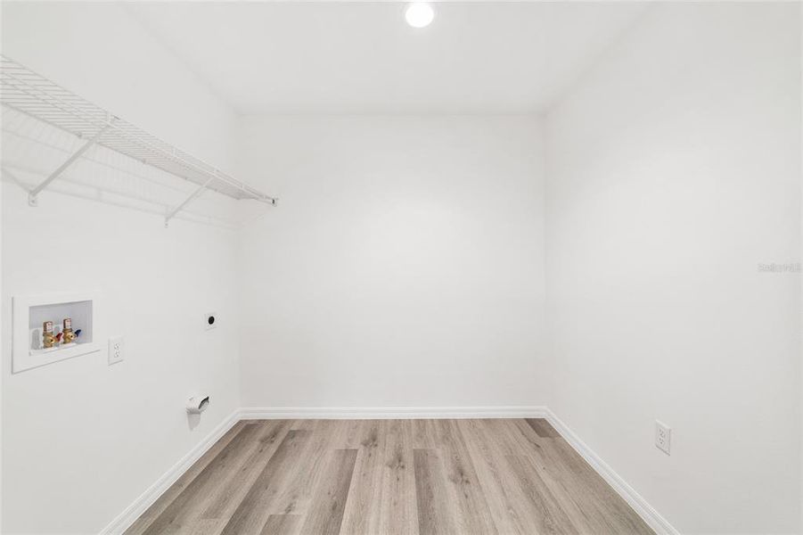 Spacious, unfurnished interior of a new home in , Silver Springs (Image 38).