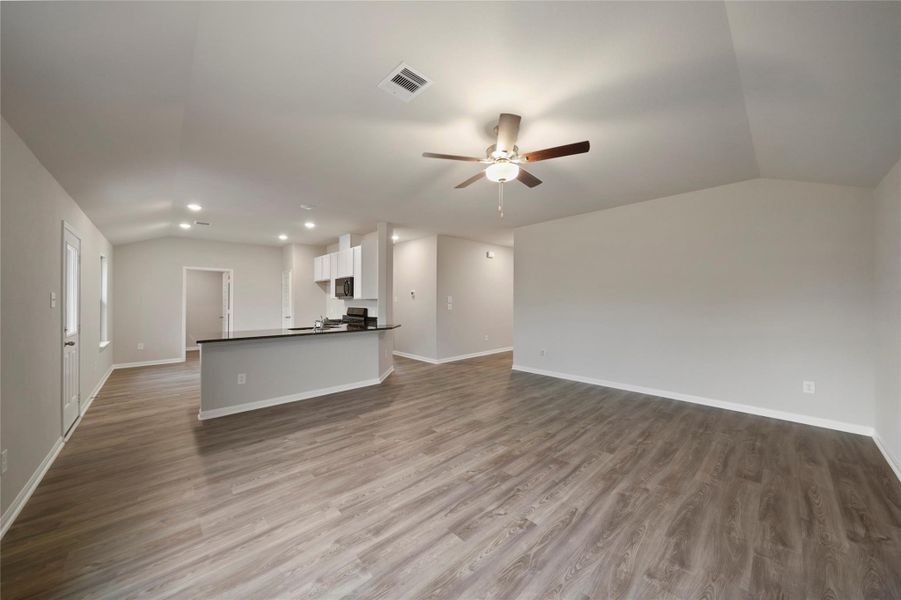 Spacious, unfurnished interior of a new home in Lexington Heights, Willis (Image 8).