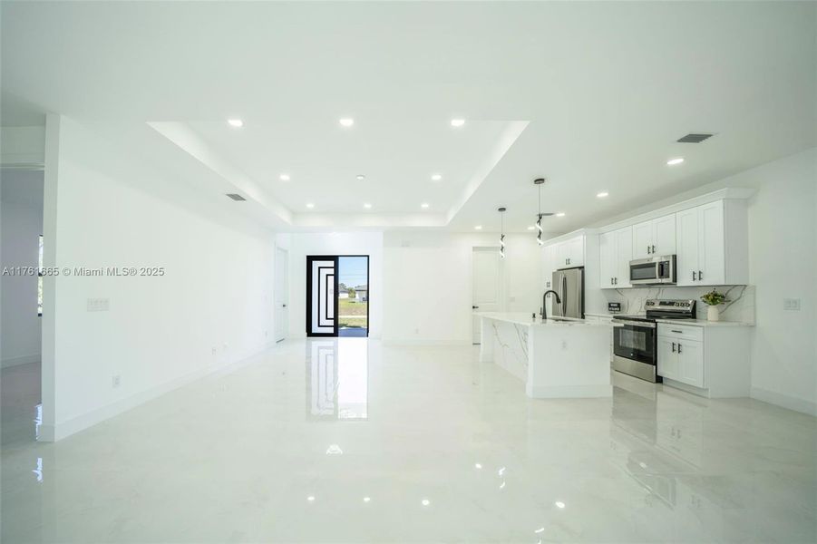 Spacious, unfurnished interior of a new home in , Lehigh Acres (Image 12).
