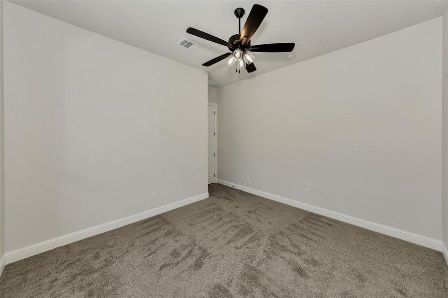 Unfurnished room with carpet flooring and ceiling fan