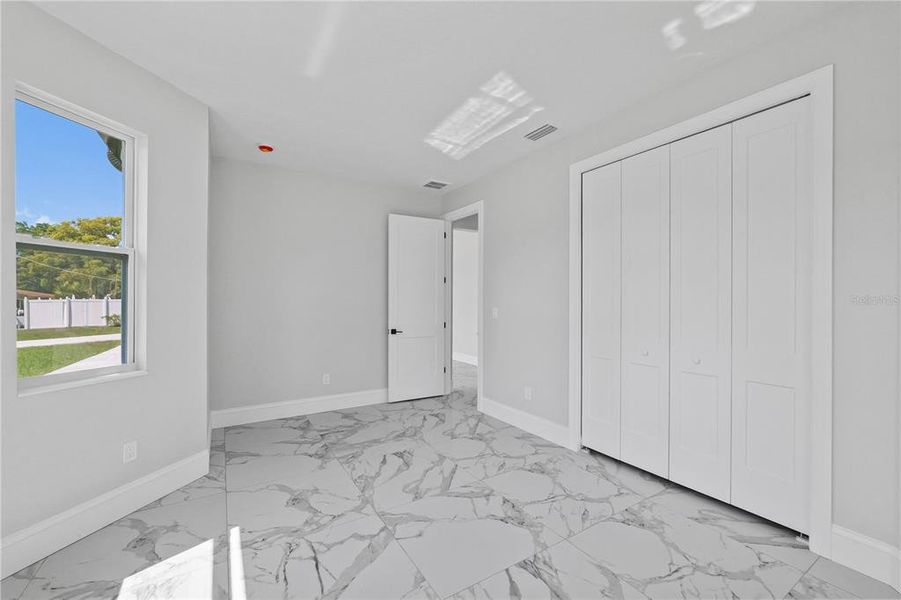 Spacious, unfurnished interior of a new home in , Tampa (Image 19).