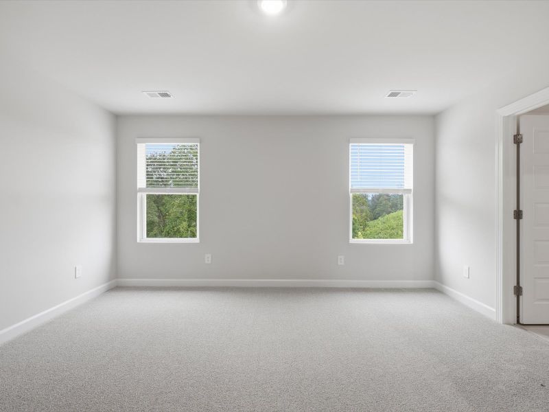 Spacious, unfurnished interior of a new home in Creek Ridge - Heritage Collection, Spartanburg (Image 11). Spacious, unfurnished interior of a new home in Creek Ridge - Heritage Collection, Spartanburg (Image 11).