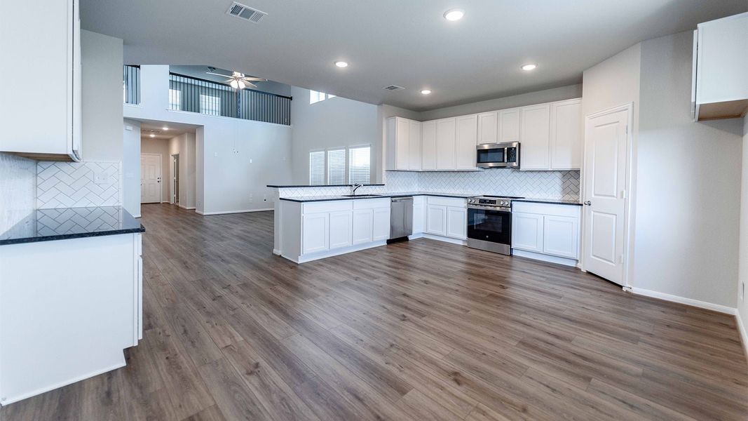 Spacious, unfurnished interior of a new home in Grande Estates, Bertram (Image 32).