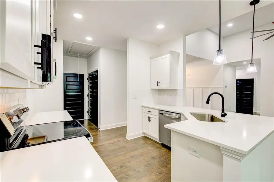 Furnished interior view inside a new home in , Villa Rica (Image 12).