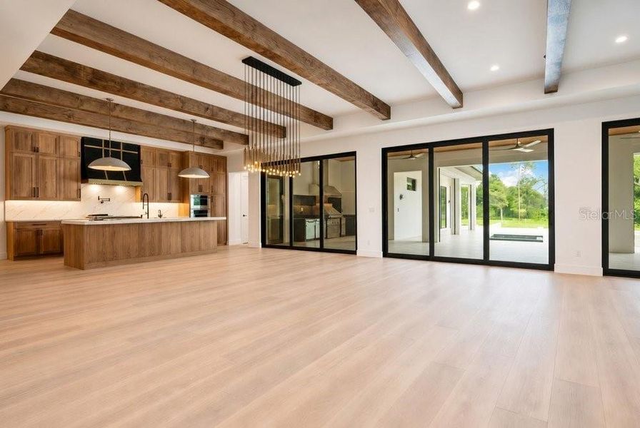Community amenities in , Windermere (Image 72).