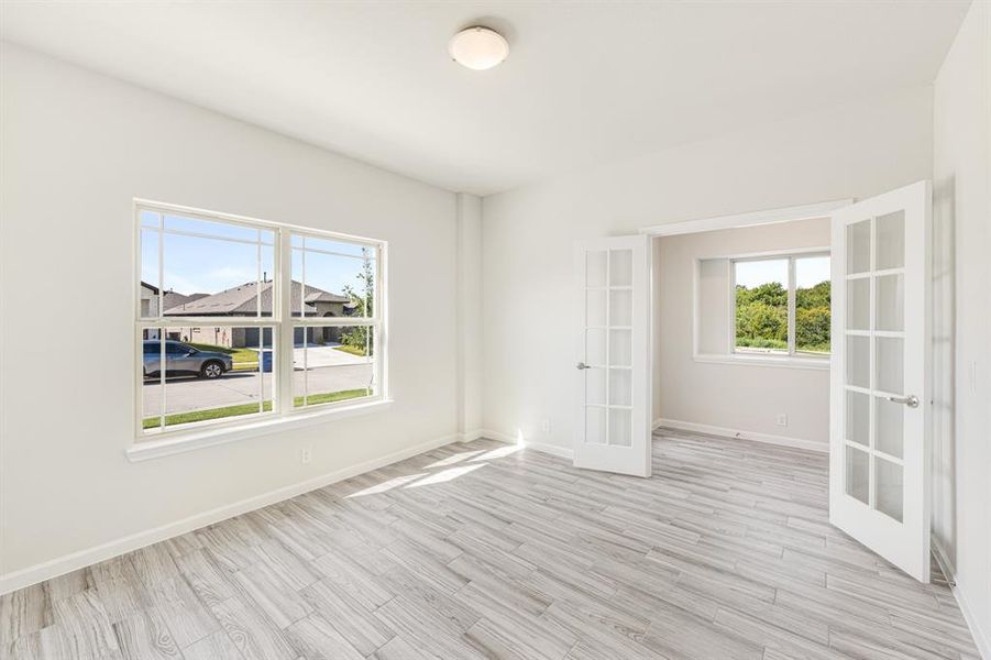 Spacious, unfurnished interior of a new home in Bear Creek Elements, Lavon (Image 20).
