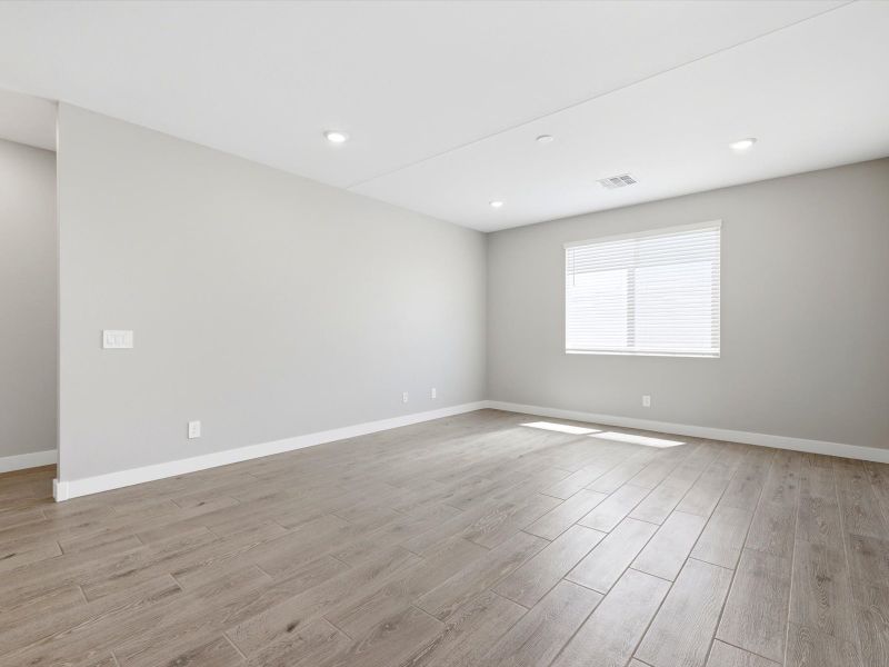 Spacious, unfurnished interior of a new home in White Tank Foothills Reserve Series, Waddell (Image 13). Spacious, unfurnished interior of a new home in White Tank Foothills Reserve Series, Waddell (Image 13).