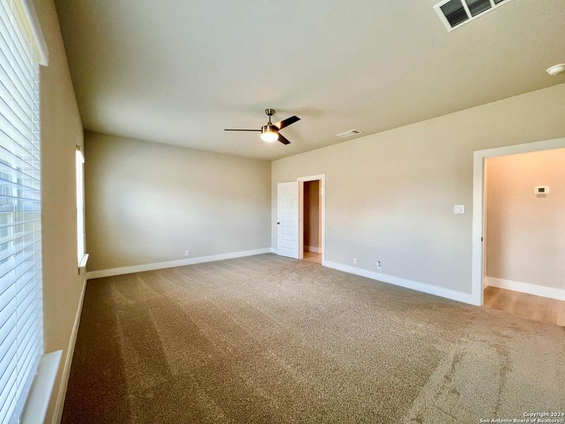 Spacious, unfurnished interior of a new home in Brookstone Creek, San Antonio (Image 34). Spacious, unfurnished interior of a new home in Brookstone Creek, San Antonio (Image 34).