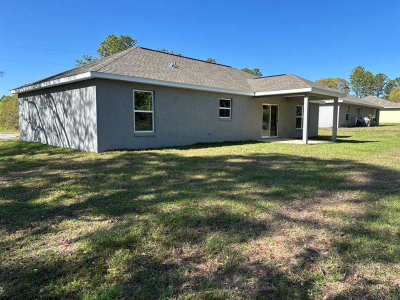 Exterior details and patio area of a home in , Dunnellon (Image 4).