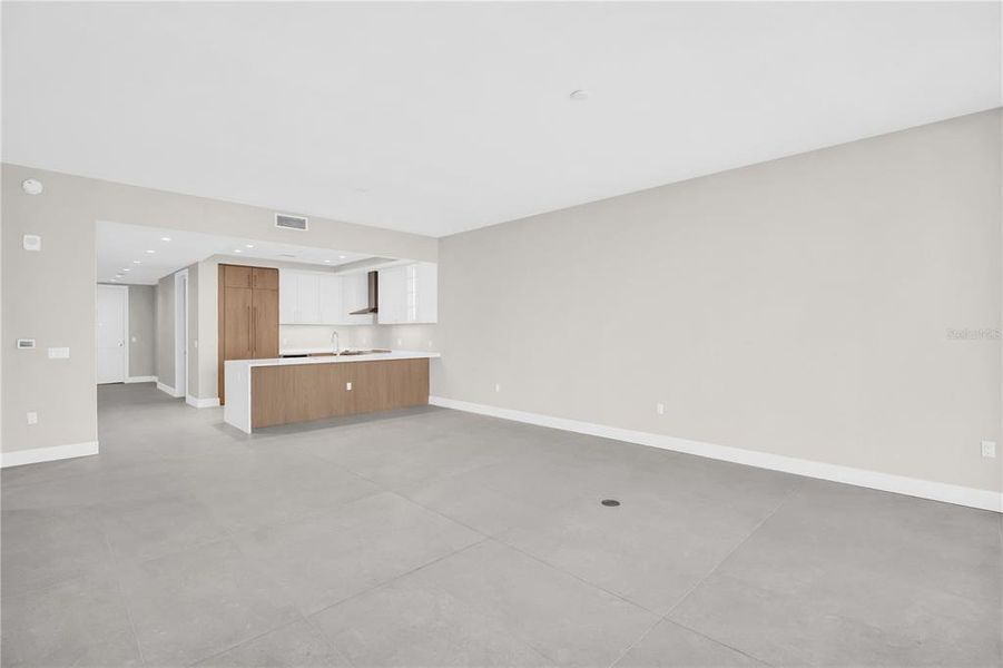 Spacious, unfurnished interior of a new home in , St. Petersburg (Image 62).