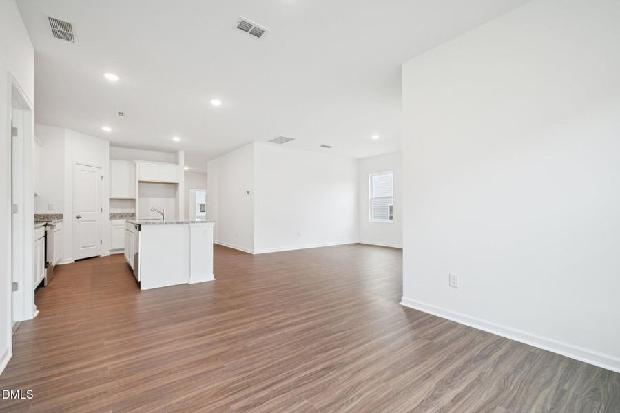 10-web-or-mls-Salers Loop-S0601-010 10-web-or-mls-Salers Loop-S0601-010