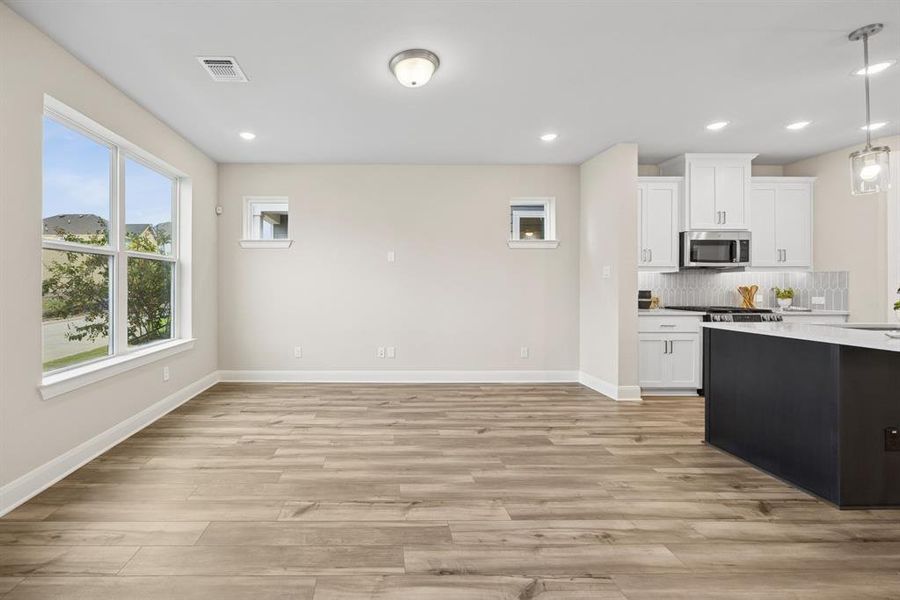 Spacious, unfurnished interior of a new home in Painted Tree Woodland West – Cottages, McKinney (Image 18).