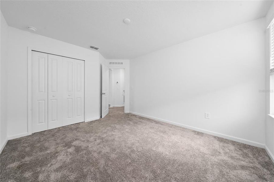 Spacious, unfurnished interior of a new home in Storey Creek, Kissimmee (Image 21).
