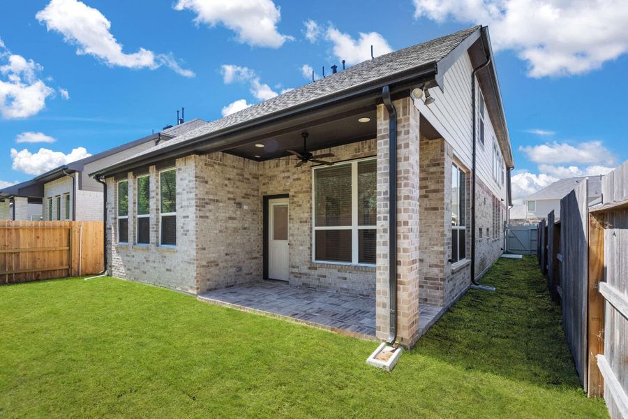 Exterior details and patio area of a home in Wood Leaf Reserve, Tomball (Image 30).