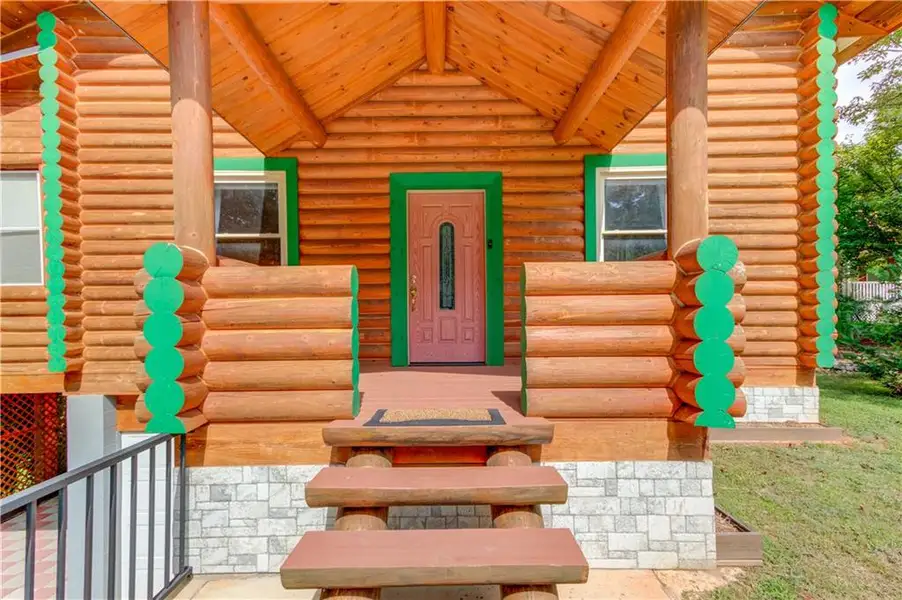 Exterior details and patio area of a home in , Gainesville (Image 3).