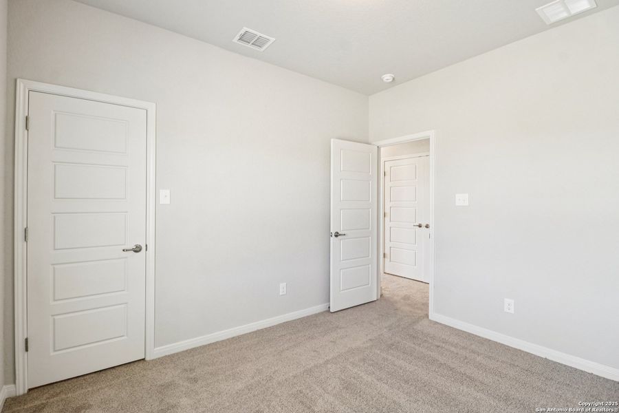 Spacious, unfurnished interior of a new home in Magnolia Village North, San Antonio (Image 38).