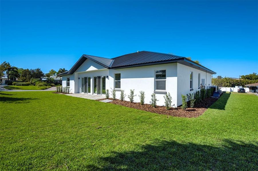 Exterior details and patio area of a home in , Largo (Image 3).