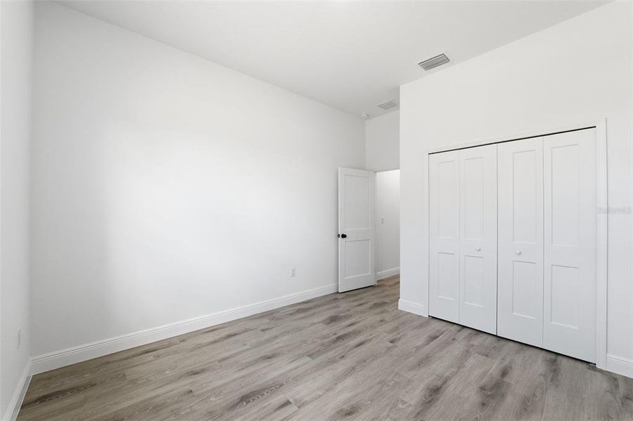 Spacious, unfurnished interior of a new home in , Ocala (Image 31).