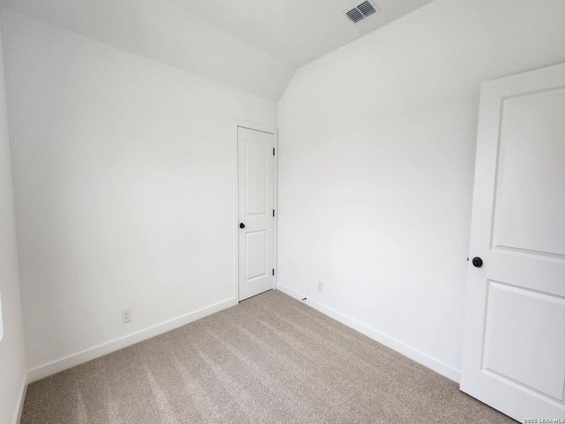 Spacious, unfurnished interior of a new home in Arcadia Ridge, San Antonio (Image 15).